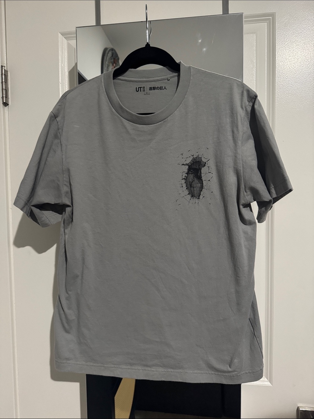 Uniqlo Gray Short Sleeve Graphic Crewneck Tee
